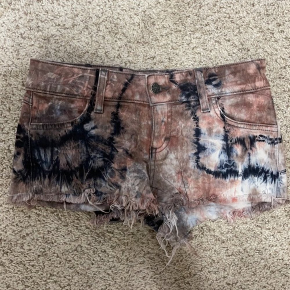 SIWY DENIM CAMILLA LOW-RISE SHORTS IN KALEIDOSCOPE